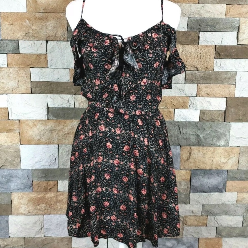 American Eagle Off the Shoulder Floral Dress